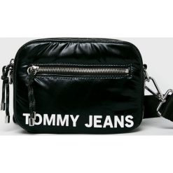 Tommy Jeans - Nerka. Czarne nerki damskie Tommy Jeans, z nadrukiem, z jeansu, casualowe, średnie, z nadrukiem, bez dodatków. Za 299,90 zł.