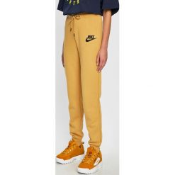 Nike Sportswear - Spodnie. Żółte spodnie damskie marki Nike Sportswear, s, z bawełny. Za 219,90 zł.