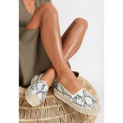 Białe Wężowe Espadryle Akranes. Białe espadryle damskie Renee, bez wzorów, bez obcasa. W wyprzedaży za 94,99 zł.