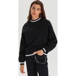 Bluza oversize z kontrastowymi ściągaczami - Czarny. Czarne bluzy damskie Cropp, s, bez wzorów, bez rękawów, bez kaptura. Za 79,99 zł.