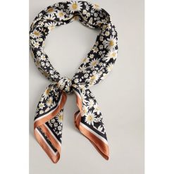 Mango - Apaszka Marghery. Żółte szaliki damskie Mango, bez wzorów, z poliesteru. Za 49,90 zł.