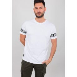 Koszulka Alpha Industries Sleeve Print 126542-09. Białe koszulki męskie Alpha Industries, s, bez wzorów, bez kołnierzyka, bez rękawów. Za 117,99 zł.