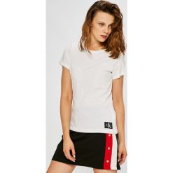 Calvin Klein Jeans - Top. Białe bluzki z odkrytymi ramionami marki Calvin Klein Jeans, s, z bawełny, z okrągłym kołnierzem. Za 119,90 zł.