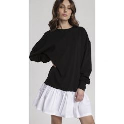 Czarna Sukienka Genisura. Czarne sukienki damskie Renee, xl, bez wzorów, z dzianiny, sportowe, z okrągłym kołnierzem, bez rękawów, długie, mini, sportowe. Za 79,99 zł.