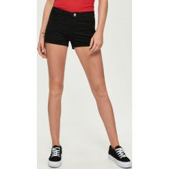 Szorty mid waist - Czarny. Czarne szorty damskie Sinsay, s, bez wzorów. W wyprzedaży za 29,99 zł.