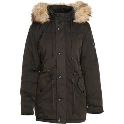 Ciemnozielona Kurtka Primarily. Czarne kurtki męskie zimowe marki Born2be, m, z nadrukiem, z dresówki, z kapturem. Za 234,99 zł.