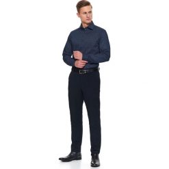 Koszula wzorzysta dopasowany krój. Koszule męskie Top Secret, na zimę, m, bez wzorów, z bawełny, eleganckie, z klasycznym kołnierzykiem, z długim rękawem. Za 129,99 zł.