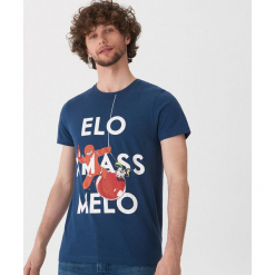 T-shirt ze świątecznym motywem - Niebieski. Niebieskie t-shirty męskie marki House, l. Za 39,99 zł.