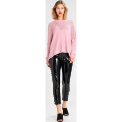 Swetry klasyczne damskie: Object OBJDARREN Sweter pink nectar