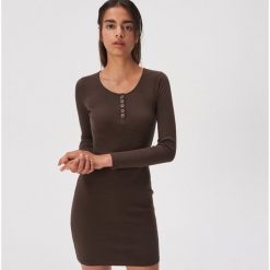 Dopasowana sukienka mini - Brązowy. Pomarańczowe sukienki damskie Sinsay, s, bez wzorów, bez kołnierzyka, bez rękawów, mini, dopasowane. Za 29,99 zł.