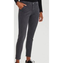 Jeansy chino - Szary. Szare jeansy damskie Cropp. Za 89,99 zł.