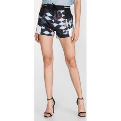 Versace Jeans Szorty Czarny Niebieski. Niebieskie szorty damskie Versace Jeans, s, bez wzorów, z elastanu. Za 791,95 zł.