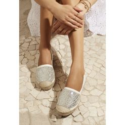 Białe Espadryle Readility. Białe espadryle damskie Renee, bez wzorów, bez obcasa, na płaskiej podeszwie. Za 99,99 zł.