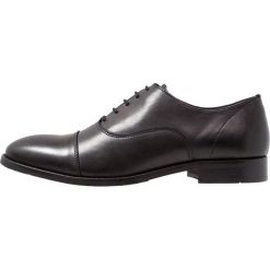 Shoe The Bear HARRY Eleganckie buty black. Czarne buty wizytowe męskie marki Shoe The Bear, ze skóry, na sznurówki. Za 589,00 zł.