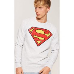 Bluza z nadrukiem Superman - Jasny szar. Szare bluzy męskie marki House, s, z nadrukiem, bez kołnierzyka, bez rękawów, bez kaptura. Za 99,99 zł.