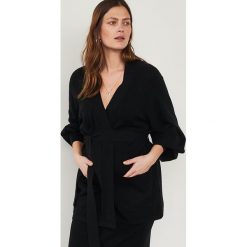 Kardigan z paskiem - Czarny. Czarne swetry damskie Reserved, s. Za 199,99 zł.