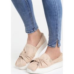 Beżowe Slip On Boogie. Brązowe tenisówki damskie Born2be, z materiału. Za 49,99 zł.