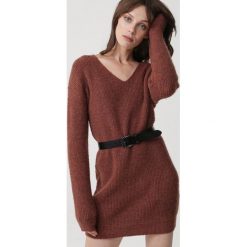 Brązowa Sukienka Bellamack. Pomarańczowe sukienki damskie Born2be, xl, z dzianiny, klasyczne. Za 149,99 zł.