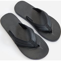 Klapki japonki basic - Czarny. Czarne klapki męskie Reserved, bez wzorów. W wyprzedaży za 15,99 zł.