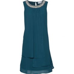 Sukienka Premium z aplikacją bonprix niebieskozielony morski. Niebieskie sukienki damskie bonprix, z aplikacjami, eleganckie, z okrągłym kołnierzem, bez rękawów. Za 199,99 zł.