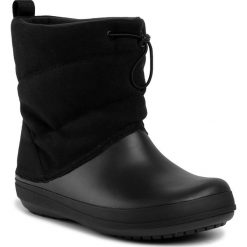 Śniegowce CROCS - Crocband Puff Boot W 205858 Black. Czarne klapki damskie Crocs, bez wzorów, z tworzywa sztucznego, bez obcasa. Za 329,00 zł.