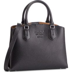 Torebka DKNY - Noho-Md Trple Compt R91DHA75 Black/Silver BSV. Czarne torebki klasyczne damskie DKNY, bez wzorów, ze skóry, klasyczne, bez dodatków. W wyprzedaży za 959,00 zł.