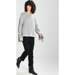 Swetry klasyczne damskie: Native Youth LUNA Sweter grey