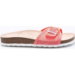 Pepe Jeans - Klapki. Różowe klapki damskie Pepe Jeans, bez wzorów, z jeansu, bez obcasa, na obcasie. W wyprzedaży za 69,90 zł.