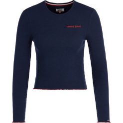 Bluzka Tommy Jeans DW0DW06752. Niebieskie bluzki damskie Tommy Jeans, m, bez wzorów, z elastanu, bez kołnierzyka, bez rękawów. W wyprzedaży za 139,00 zł.