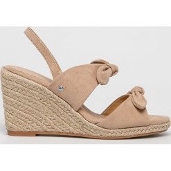 Pepe Jeans - Koturny. Czarne koturny damskie Pepe Jeans, bez wzorów, z jeansu, bez obcasa, na obcasie. W wyprzedaży za 129,90 zł.