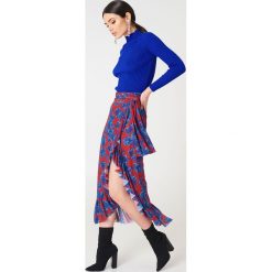 NA-KD Trend Kopertowa spódnica maxi z siateczki - Red,Multicolor. Czerwone spódniczki damskie marki NA-KD Trend, bez wzorów, maxi, asymetryczne. W wyprzedaży za 48,58 zł.