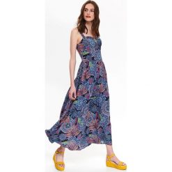 Printowana sukienka z gorsetem. Fioletowe sukienki damskie Top Secret, na co dzień, na lato, bez wzorów, eleganckie, bez kołnierzyka, bez rękawów, maxi, gorsetowe. W wyprzedaży za 59,99 zł.