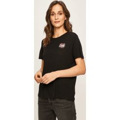 Lee - T-shirt. Czarne bluzki damskie Lee, s, z nadrukiem, z wiskozy, z okrągłym kołnierzem, z krótkim rękawem. W wyprzedaży za 59,90 zł.