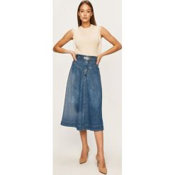 Pinko - Spódnica jeansowa. Niebieskie spódniczki damskie Pinko, w paski, z bawełny, casualowe, z podwyższonym stanem, midi, rozkloszowane. Za 1059,00 zł.
