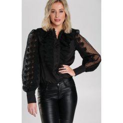 Czarna Bluzka Mackie. Czarne bluzki damskie Renee, s, z aplikacjami, z koronki. Za 159,99 zł.
