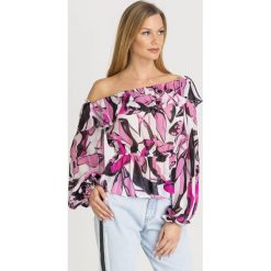 BLUZKA MERENGUE PINKO. Bluzki damskie Pinko, z aplikacjami, z wiskozy, z włoskim kołnierzykiem, bez rękawów. Za 663,00 zł.