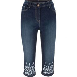 Dżinsy 3/4 z nadrukiem w dolnej części nogawki bonprix ciemny denim. Czarne jeansy damskie bonprix. Za 99,99 zł.