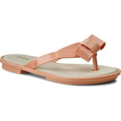 Japonki MELISSA - Gueixa Flat Ad 31858 Pink/Beige 51430. Różowe klapki damskie Melissa, bez wzorów, z tworzywa sztucznego, bez obcasa, na obcasie. W wyprzedaży za 119,00 zł.