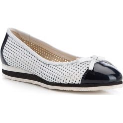 Buty damskie. Czarne baleriny damskie Wittchen, ze skóry. W wyprzedaży za 323,91 zł.