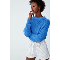 Bermudy w paseczki z wiązaniem. Szare szorty damskie Pull&Bear, bez wzorów. Za 59,90 zł.