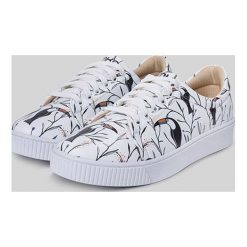 Sneakersy w kolorze biało-czarnym. Czarne trampki i tenisówki damskie Mumka, ze skóry ekologicznej. W wyprzedaży za 149,95 zł.