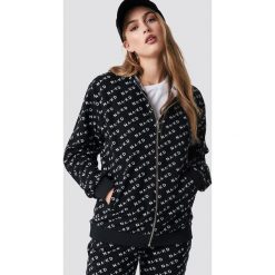 NA-KD Bluza z kapturem z suwakiem - Black. Czarne bluzy damskie NA-KD, z nadrukiem, bez rękawów, długie, z kapturem. W wyprzedaży za 80,97 zł.