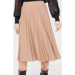 Plisowana midi spódnica - Beżowy. Brązowe spódniczki damskie Mohito, bez wzorów, midi. Za 99,99 zł.