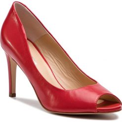 Szpilki SOLO FEMME - 38917-31-I85/000-05-00 Czerwony. Czerwone półbuty damskie Solo Femme, bez wzorów, ze skóry, eleganckie, bez obcasa, na obcasie, bez zapięcia. W wyprzedaży za 239,00 zł.