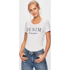 Mustang - T-shirt. Białe bluzki damskie Mustang, s, z nadrukiem, z bawełny, z okrągłym kołnierzem. W wyprzedaży za 29,90 zł.
