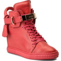 Sneakersy CARINII - B3767 H54-000-PSK-B88. Czerwone półbuty damskie marki Carinii, z aplikacjami, ze skóry, bez obcasa, na obcasie, bez zapięcia. W wyprzedaży za 299,00 zł.