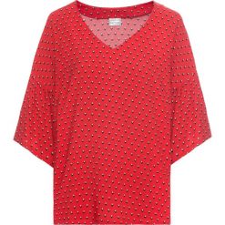 Bluzka z falbanami bonprix truskawkowy z nadrukiem. Czerwone koszulki damskie bonprix, z nadrukiem, eleganckie, z dekoltem w serek, bez rękawów. Za 44,99 zł.