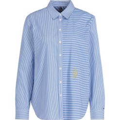 Koszula TOMMY HILFIGER WW0WW25312. Niebieskie bluzki damskie TOMMY HILFIGER, bez wzorów, bez kołnierzyka, bez rękawów. W wyprzedaży za 309,00 zł.