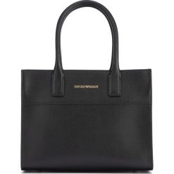 Emporio Armani Torebka Czarny. Czarne torebki klasyczne damskie Emporio Armani, w paski, z materiału, bez dodatków. Za 1512,95 zł.