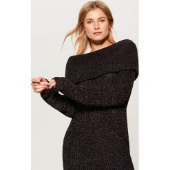 Sweter z prostym dekoltem - Czarny. Czarne swetry klasyczne damskie Mohito, l. Za 139,99 zł.
